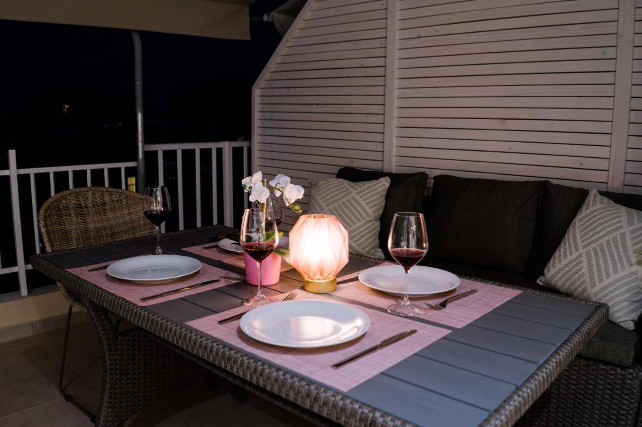 Loutraki Hidden Gem III Apartment Bagian luar foto